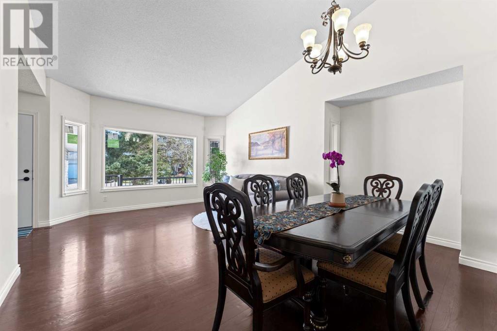 232 Hawkmount Close NW