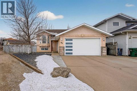 95 Stoney Crescent W Lethbridge AB T1K7B2