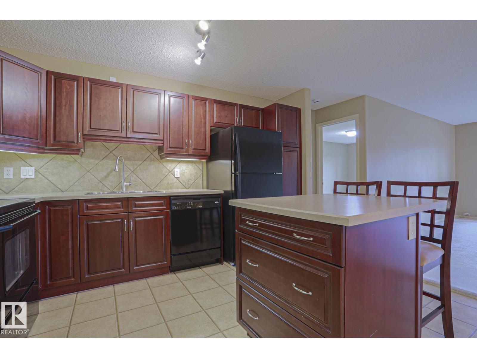 #216 279 SUDER GREENS DR NW