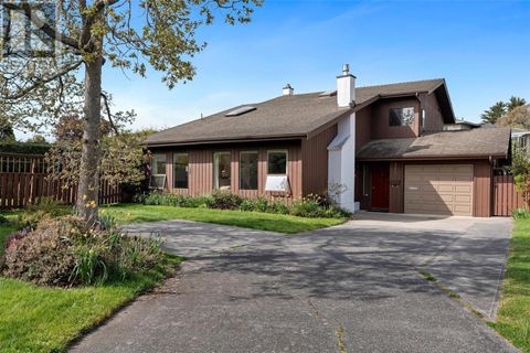 4370 Paramont Pl Saanich BC V8N5V6