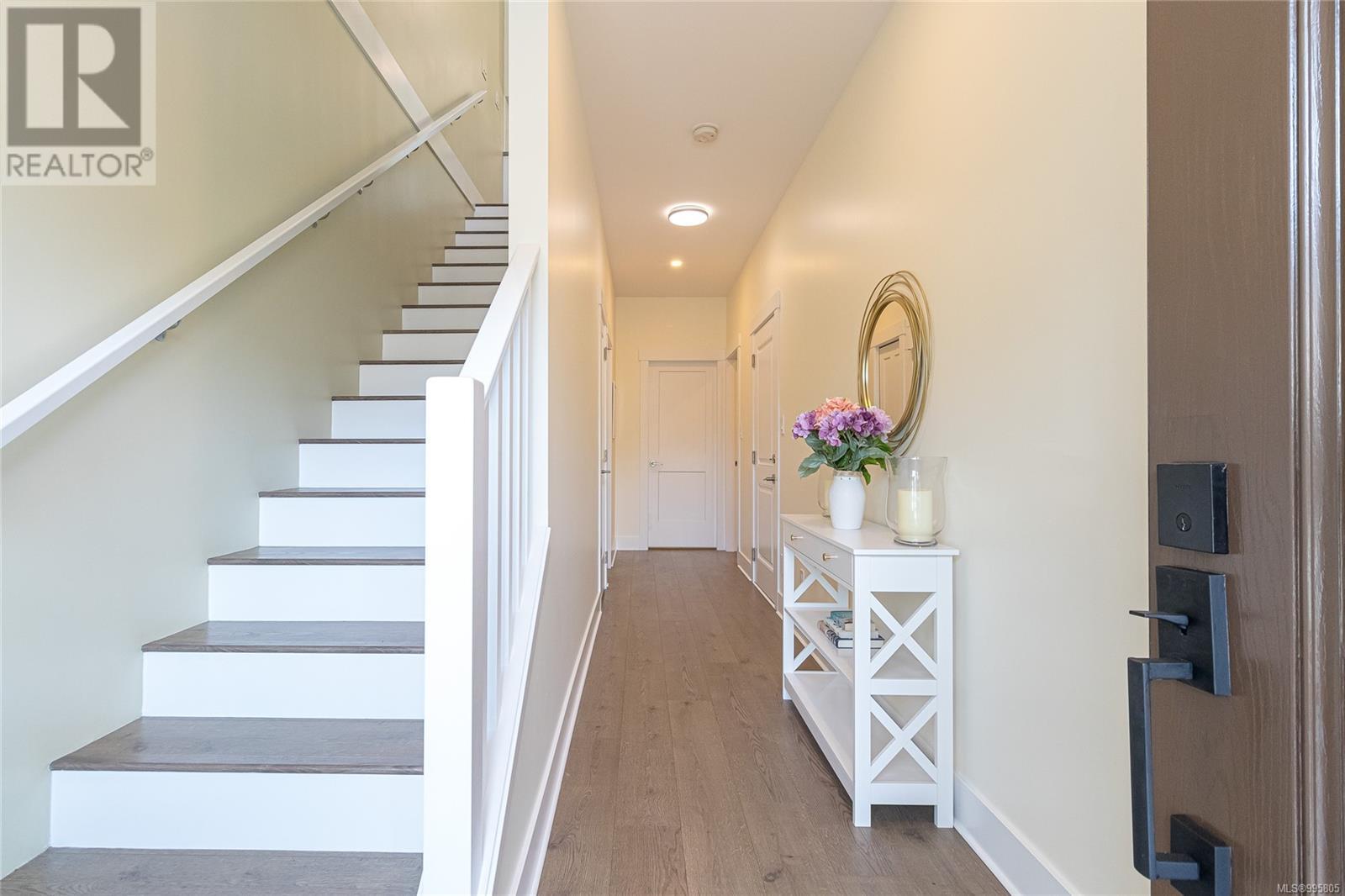 955 Lobo Vale