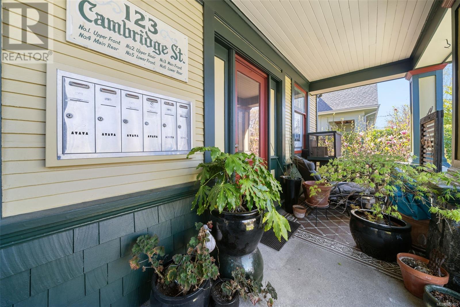 123 Cambridge St