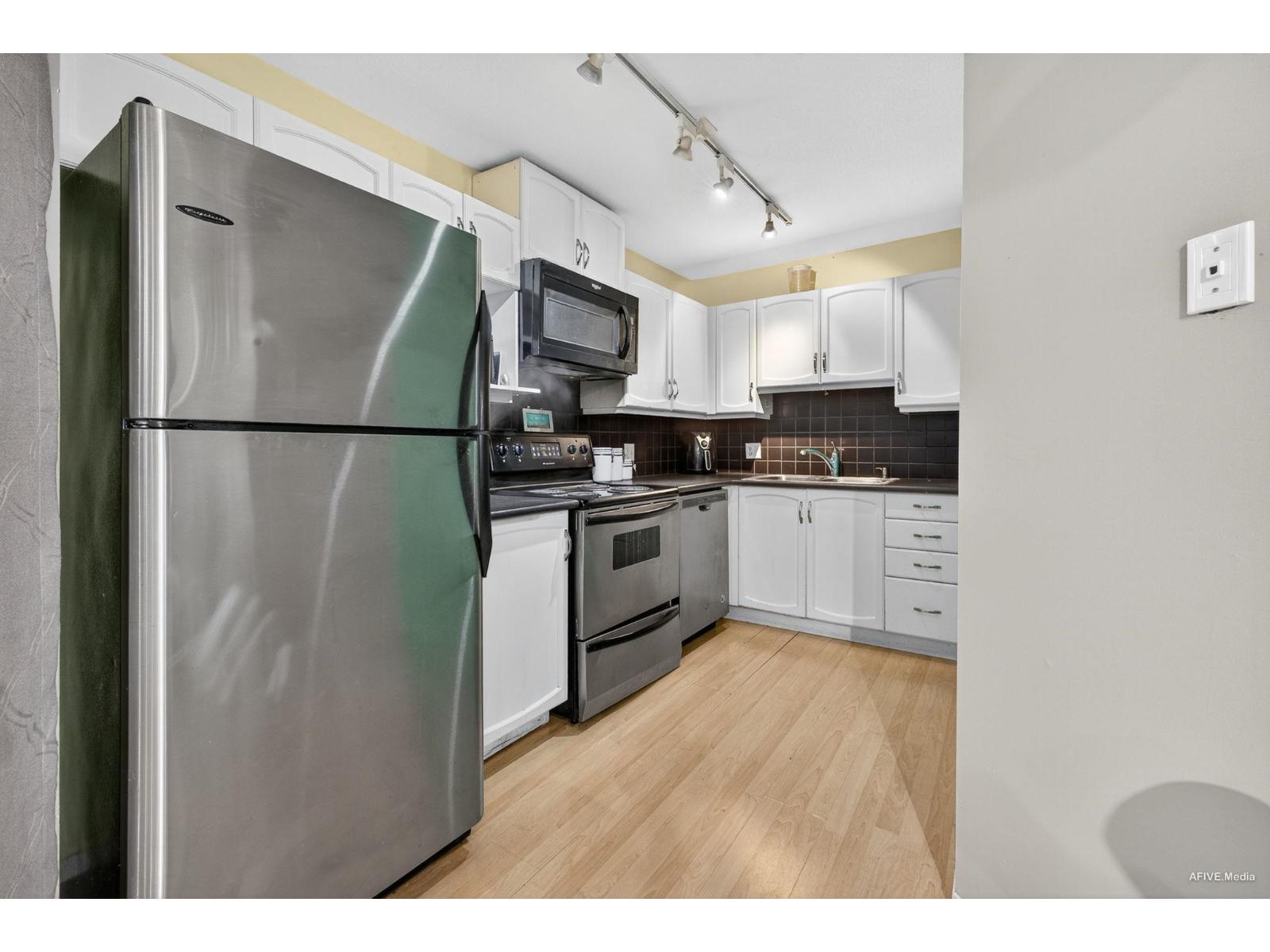 307 2958 TRETHEWEY STREET