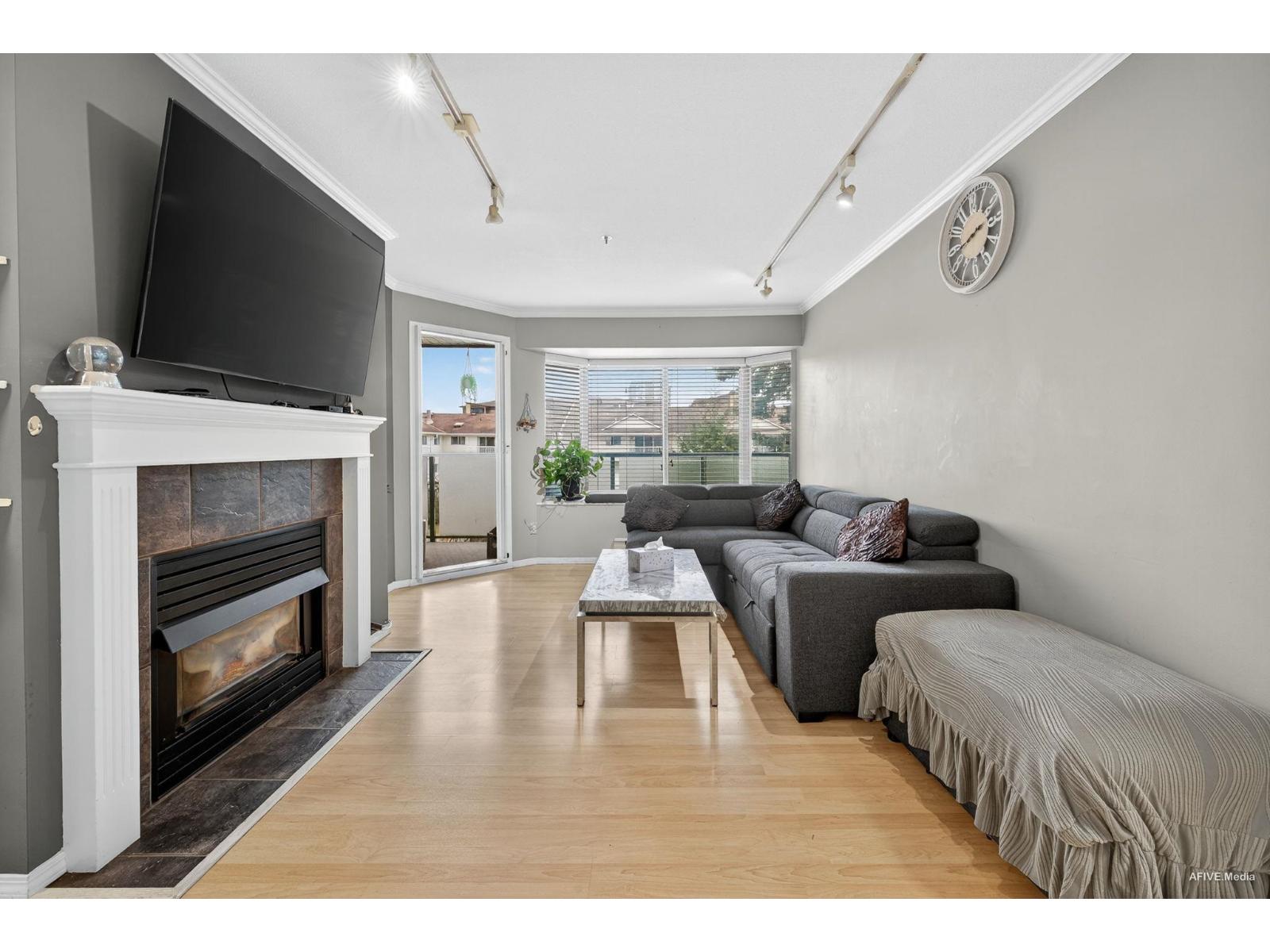 307 2958 TRETHEWEY STREET