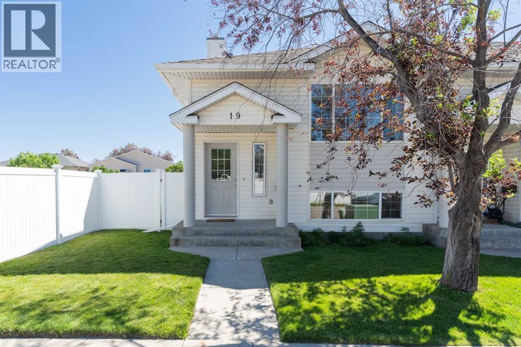 19 Chilcotin Lane W