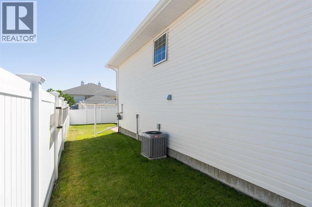 19 Chilcotin Lane W