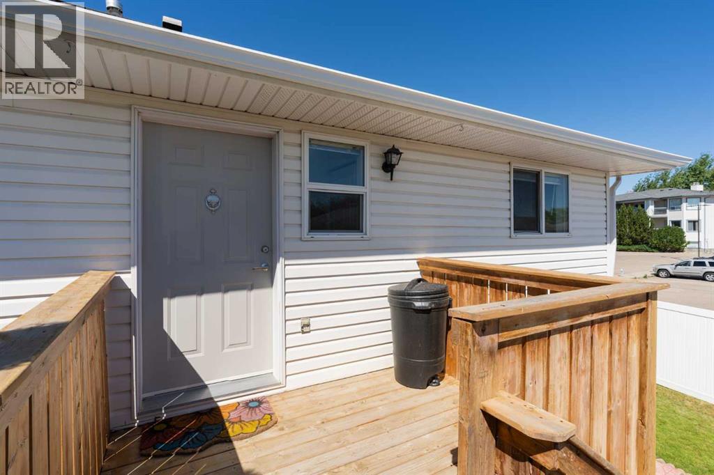 19 Chilcotin Lane W