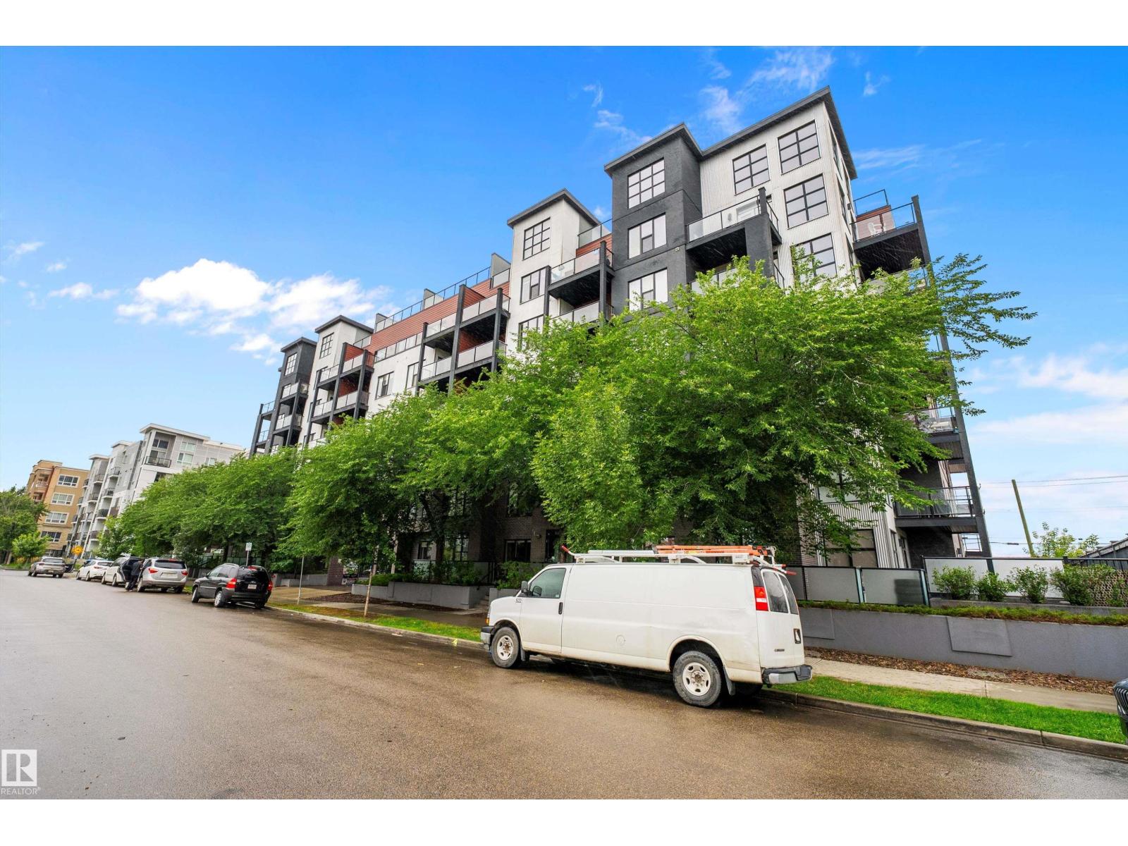 #406 10518 113 ST NW