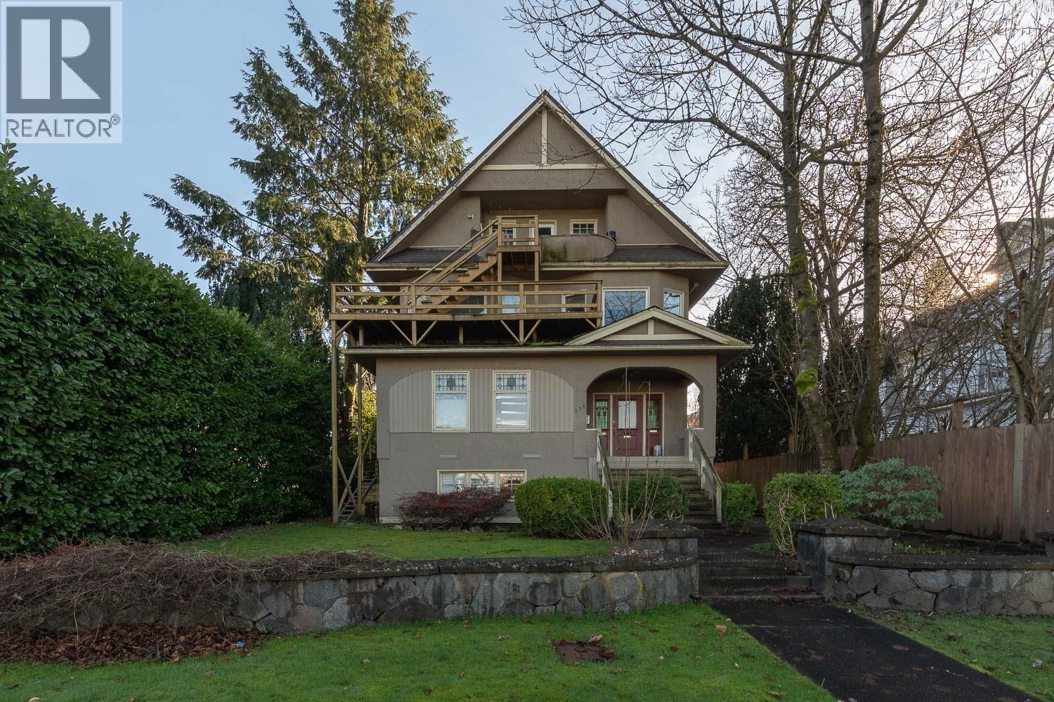 236 W 12TH AVENUE