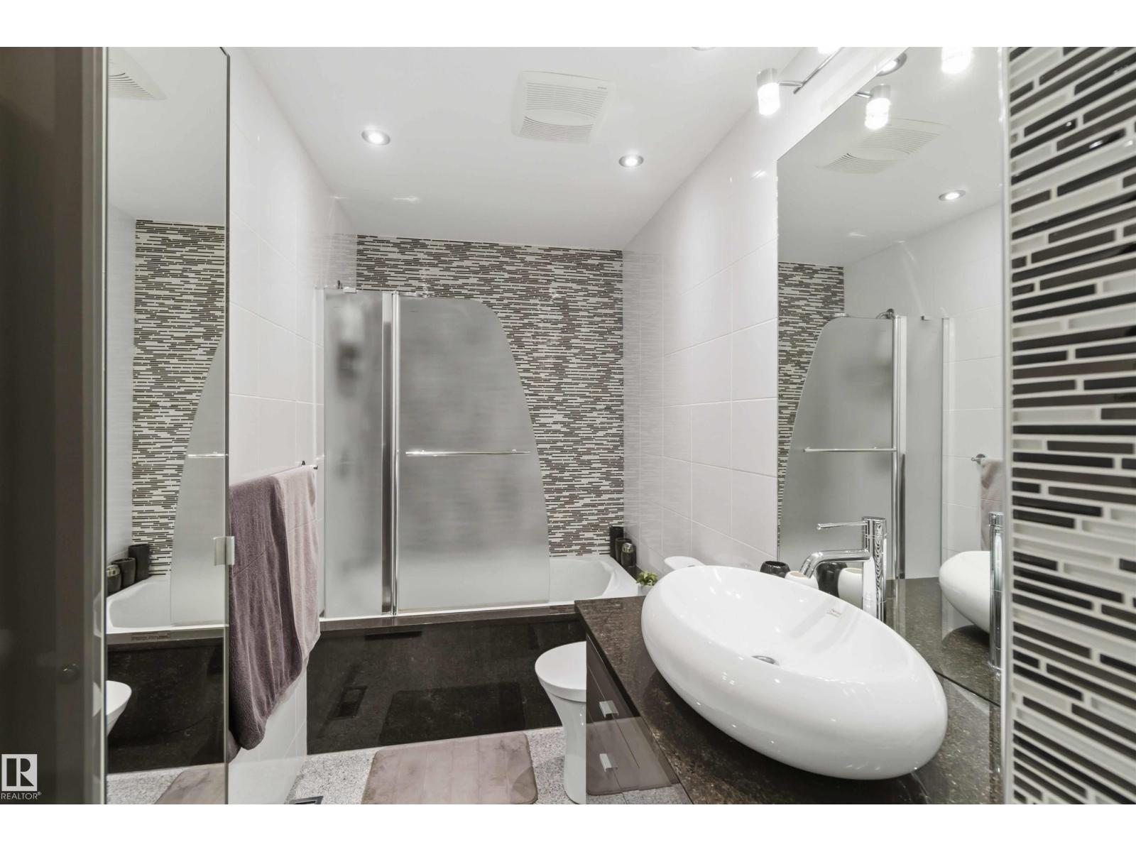 1832 104A ST NW