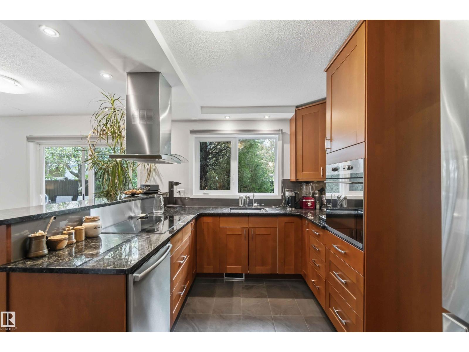 1832 104A ST NW