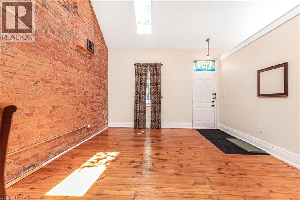 18 PEARL Street S