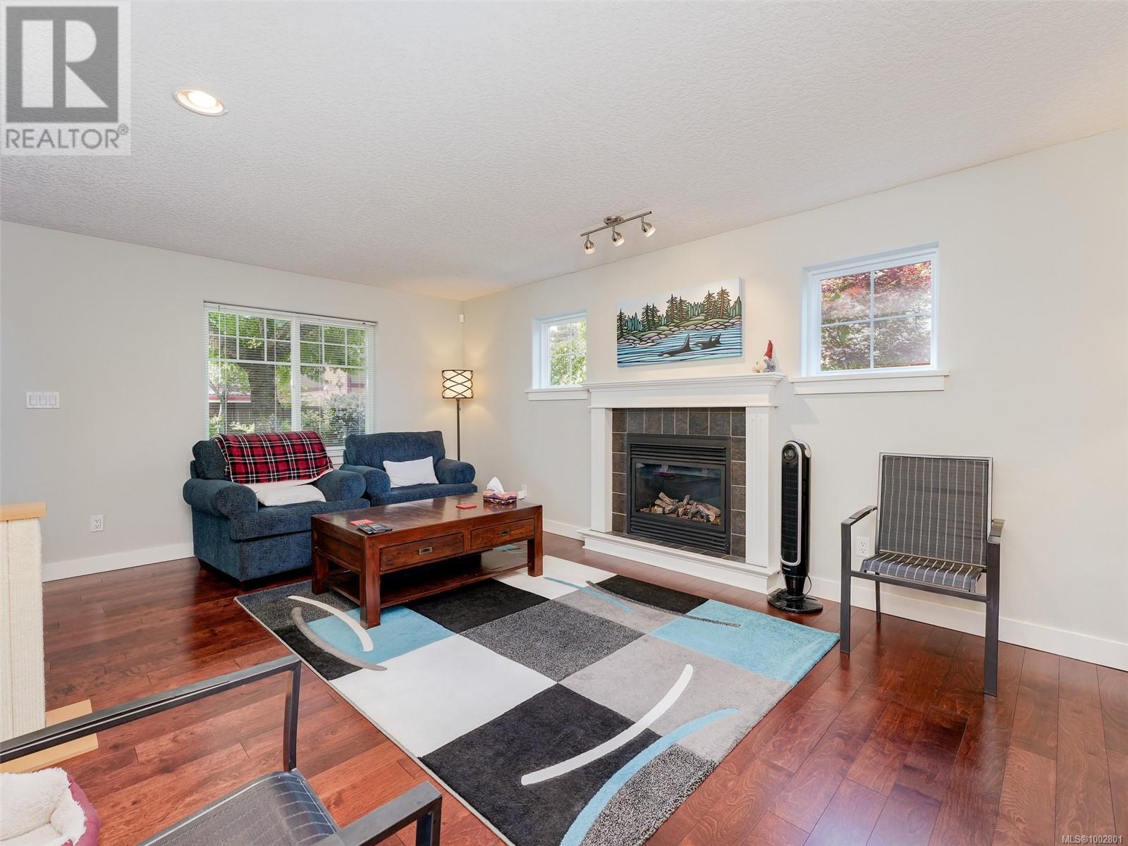 2 921 Colville Rd