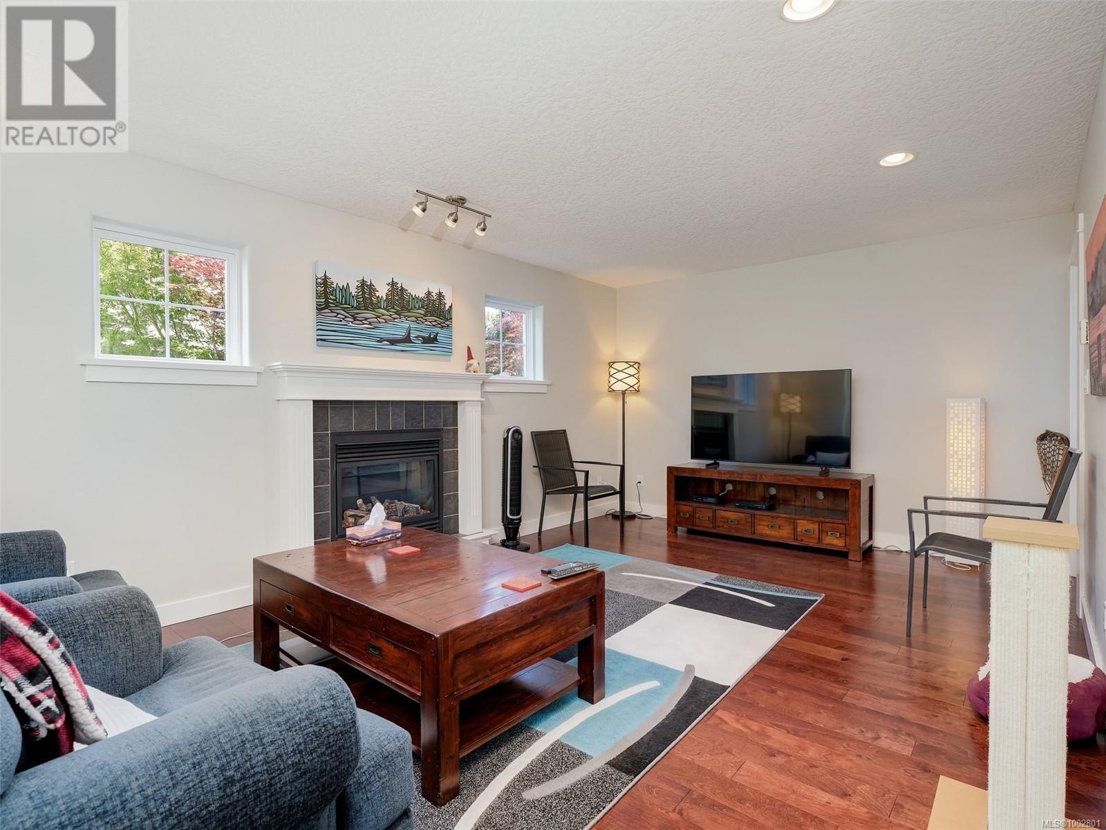 2 921 Colville Rd