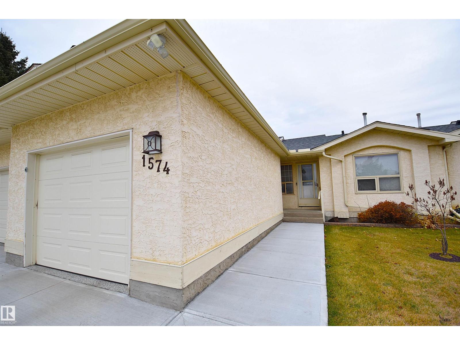 1574 54 ST NW
