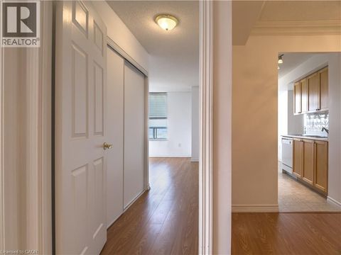 55 STRATHAVEN Road Unit# 1413 Mississauga ON L5R4G9