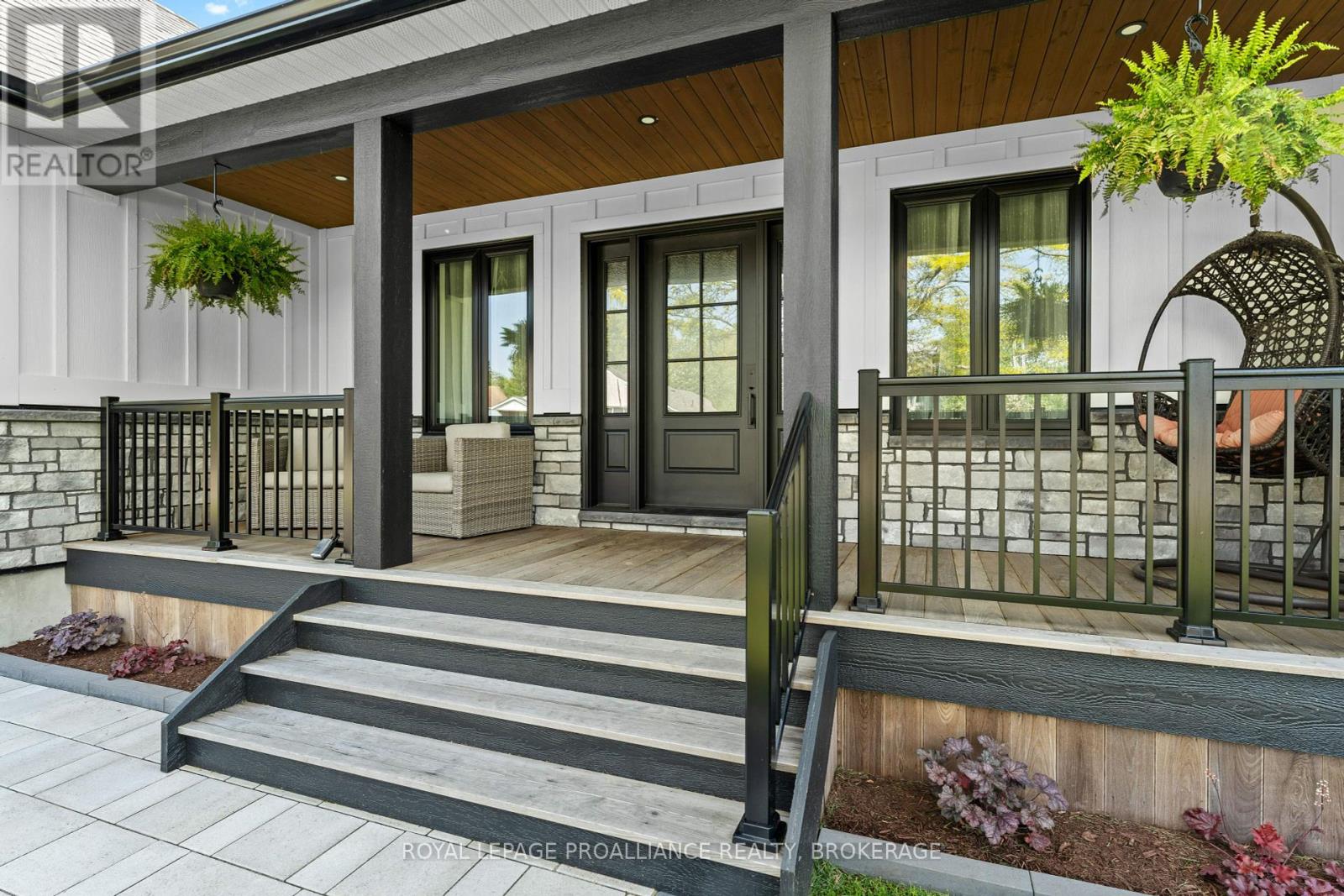 7 CRESCENT DRIVE