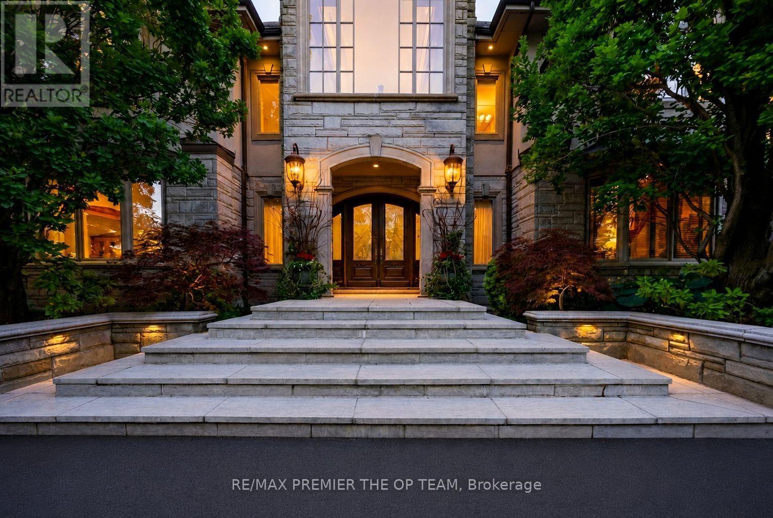 Photo 1 of 50 — 43 COWAN DRIVE, Vaughan (East Woodbridge), ON L4L7H4