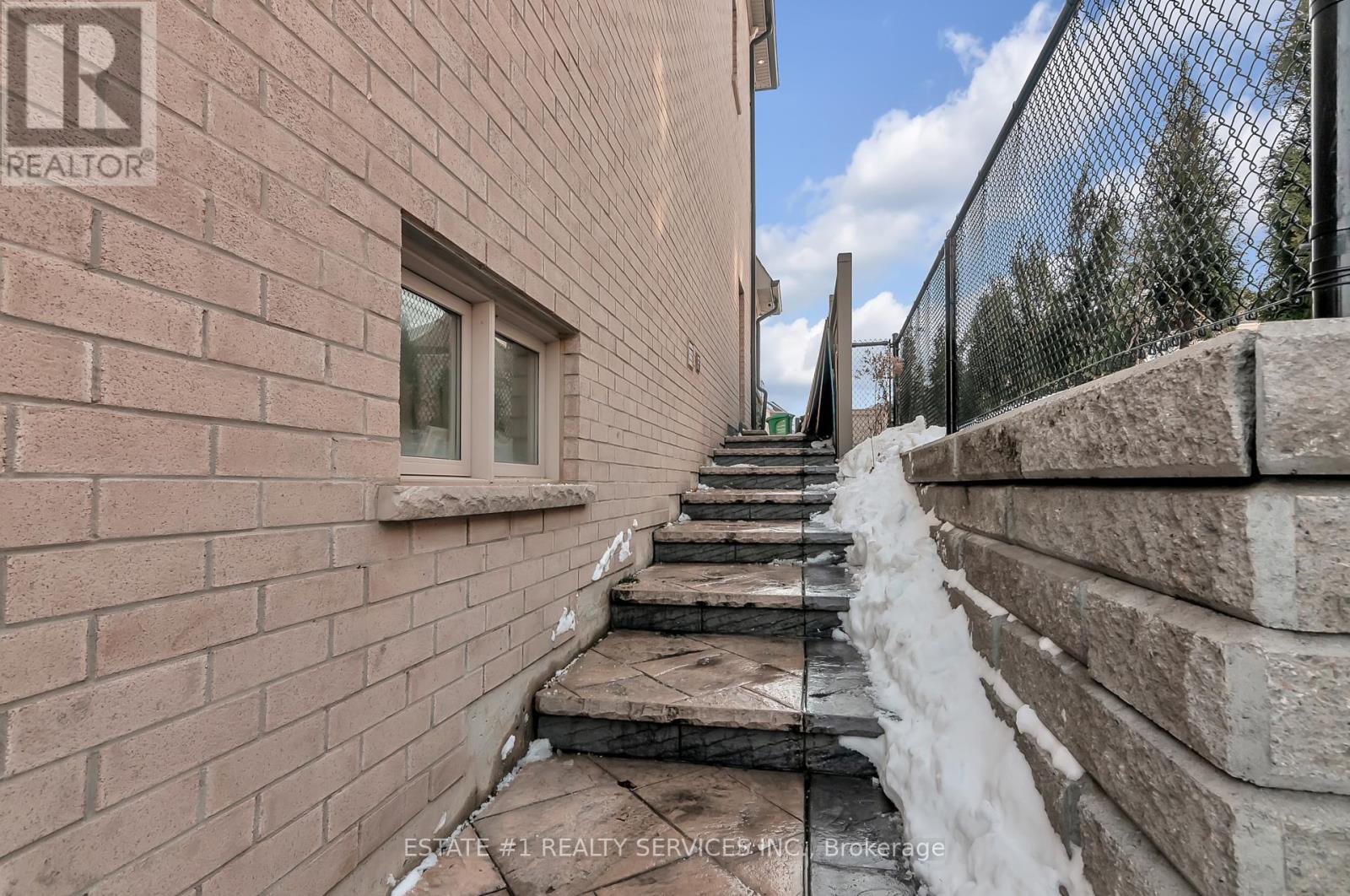 4 AGINCOURT CIRCLE