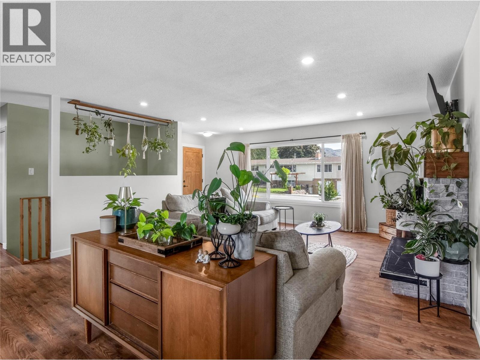 165 McCulloch Drive