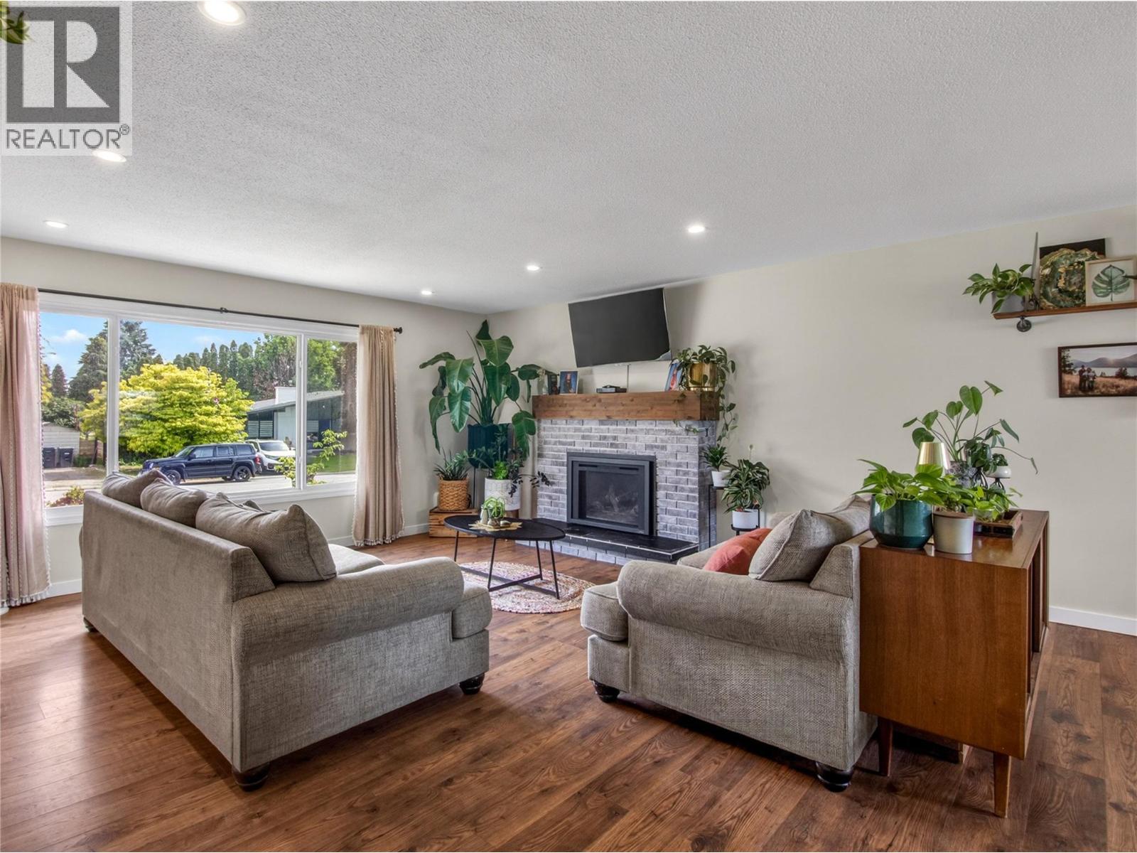 165 McCulloch Drive