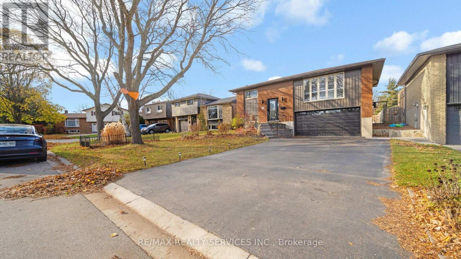 364 ROSELAWN PLACE S