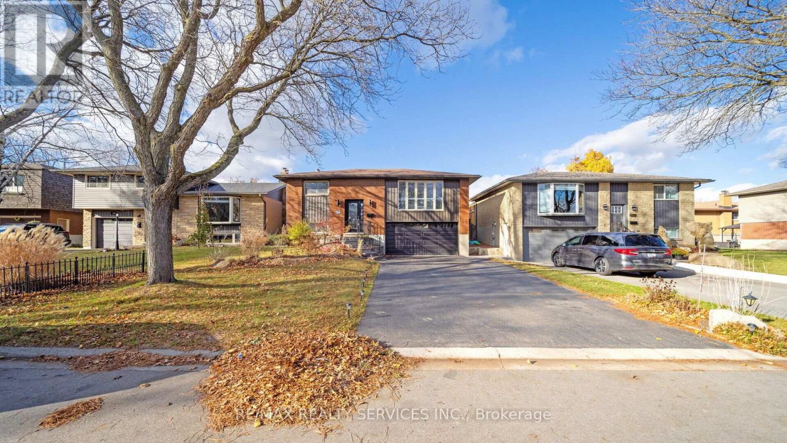 364 ROSELAWN PLACE S