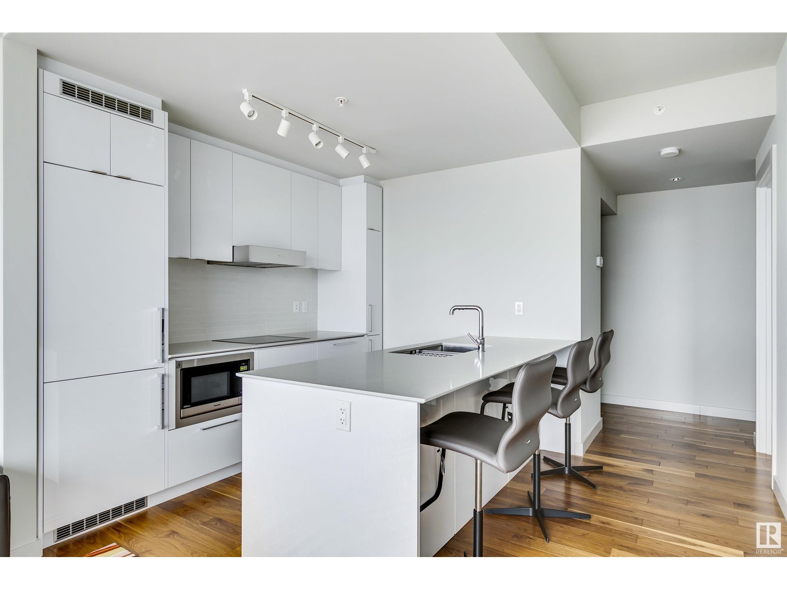 #2912 10360 102 ST NW