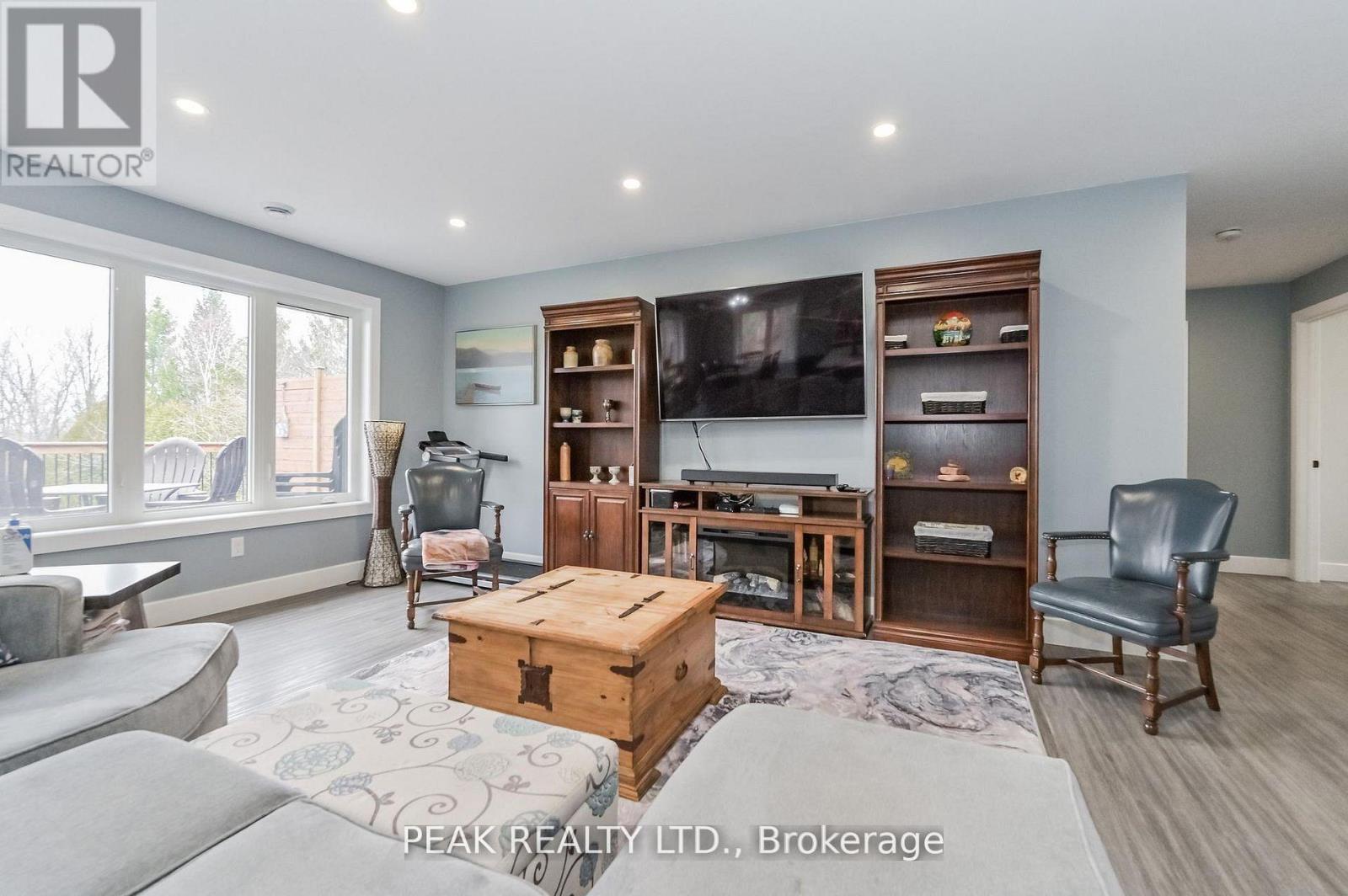 1020 VICTORIA STREET