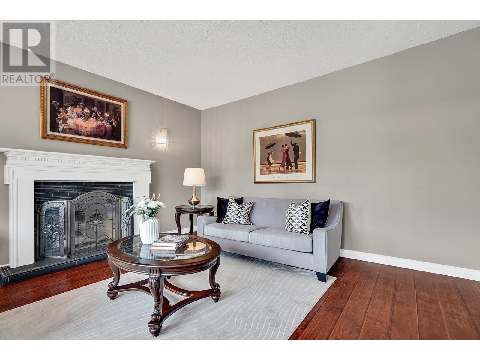 496 GLENBROOK DRIVE