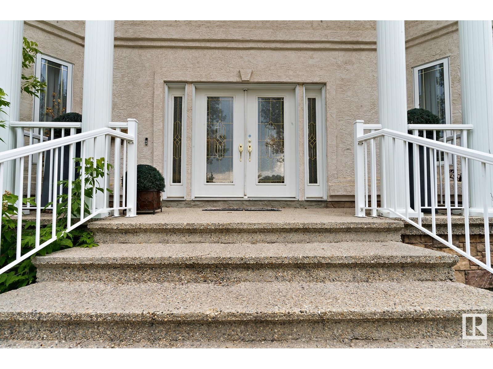 285 ESTATE DR