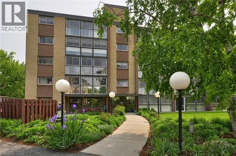 400 CHAMPLAIN Boulevard Unit# 404 Cambridge ON N1R7J6