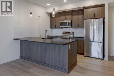 211, 245 Edith Place NW Calgary AB T3R2C9