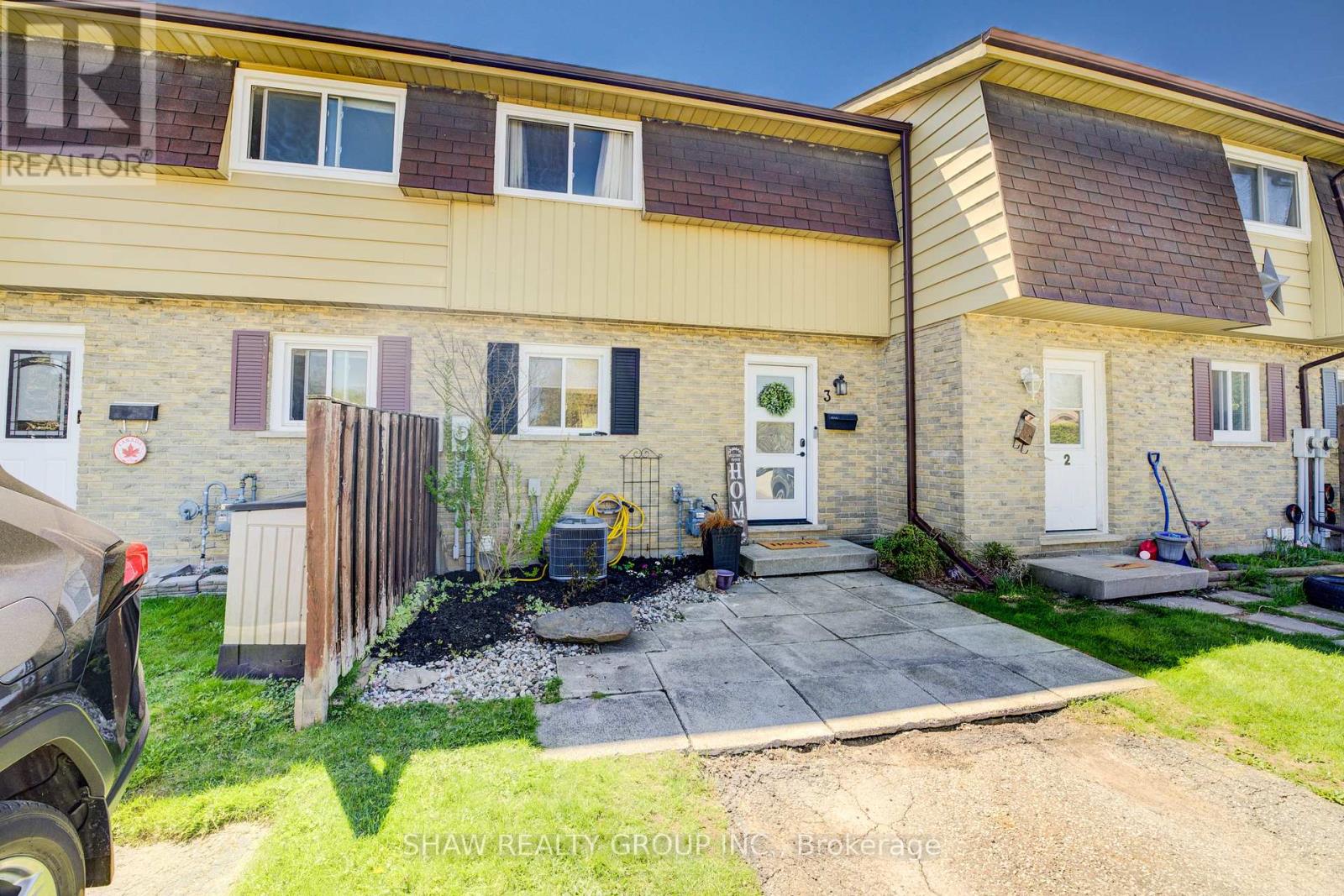 3 - 1060 CANFIELD CRESCENT