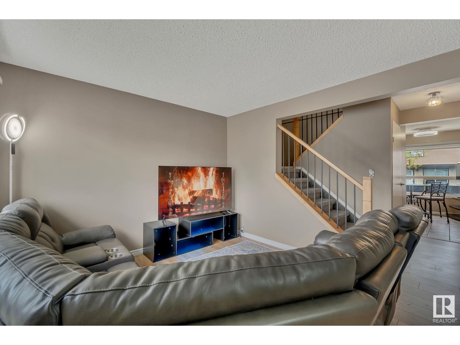 499 KNOTTWOOD RD W NW