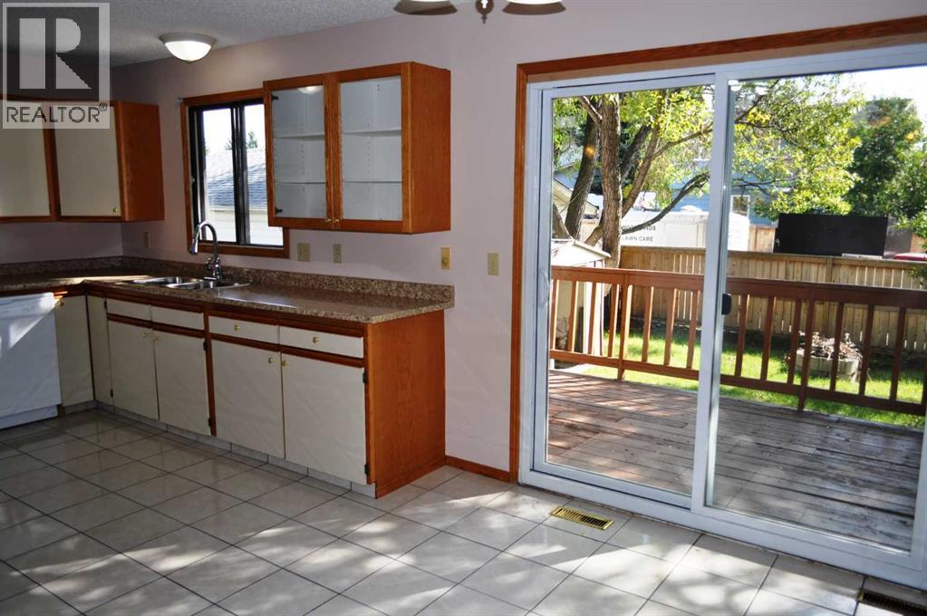 319 Woodside Circle SW