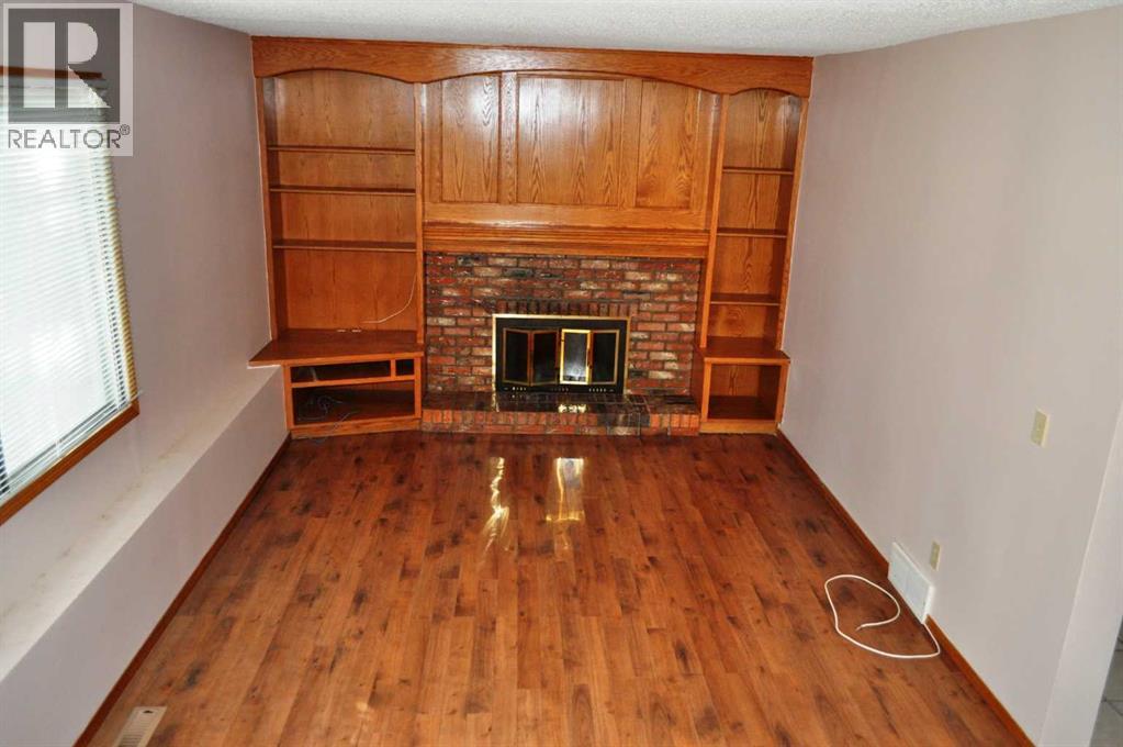 319 Woodside Circle SW