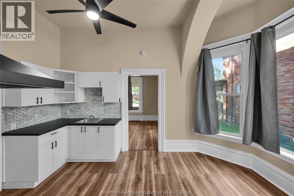 310, 312, 318 Wellington STREET West