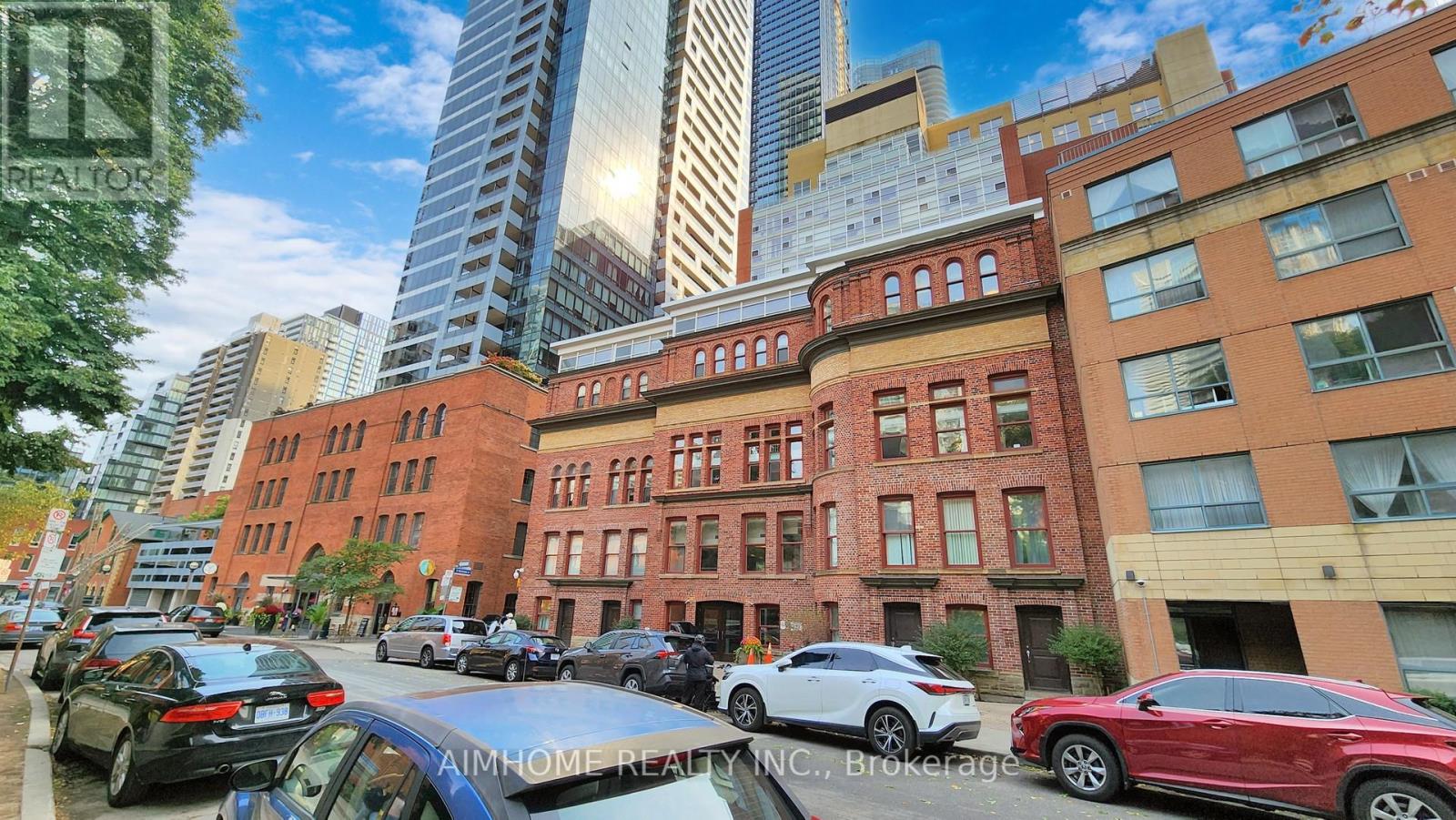 306 - 11 ST. JOSEPH STREET