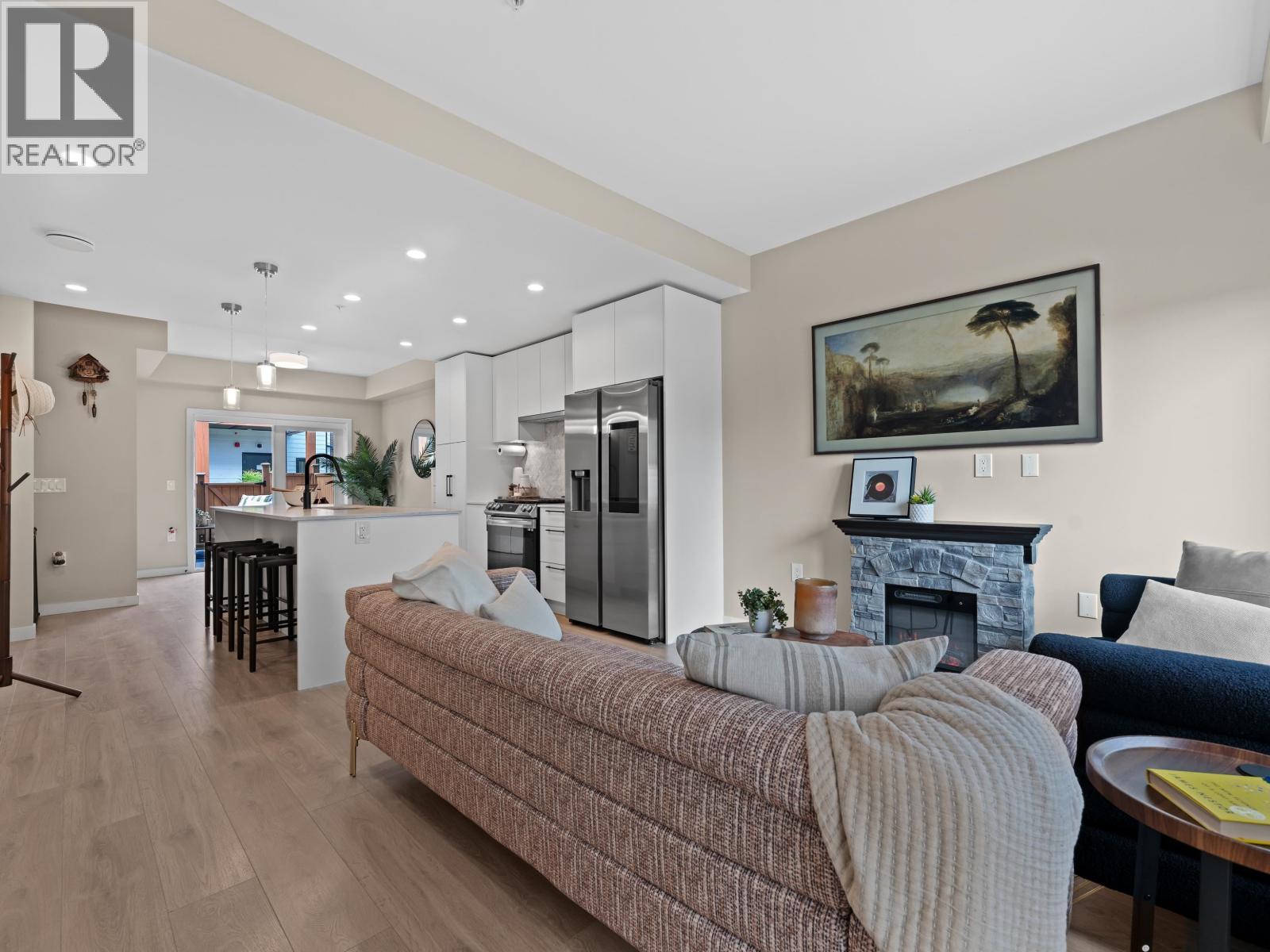 161 565 E 2ND STREET