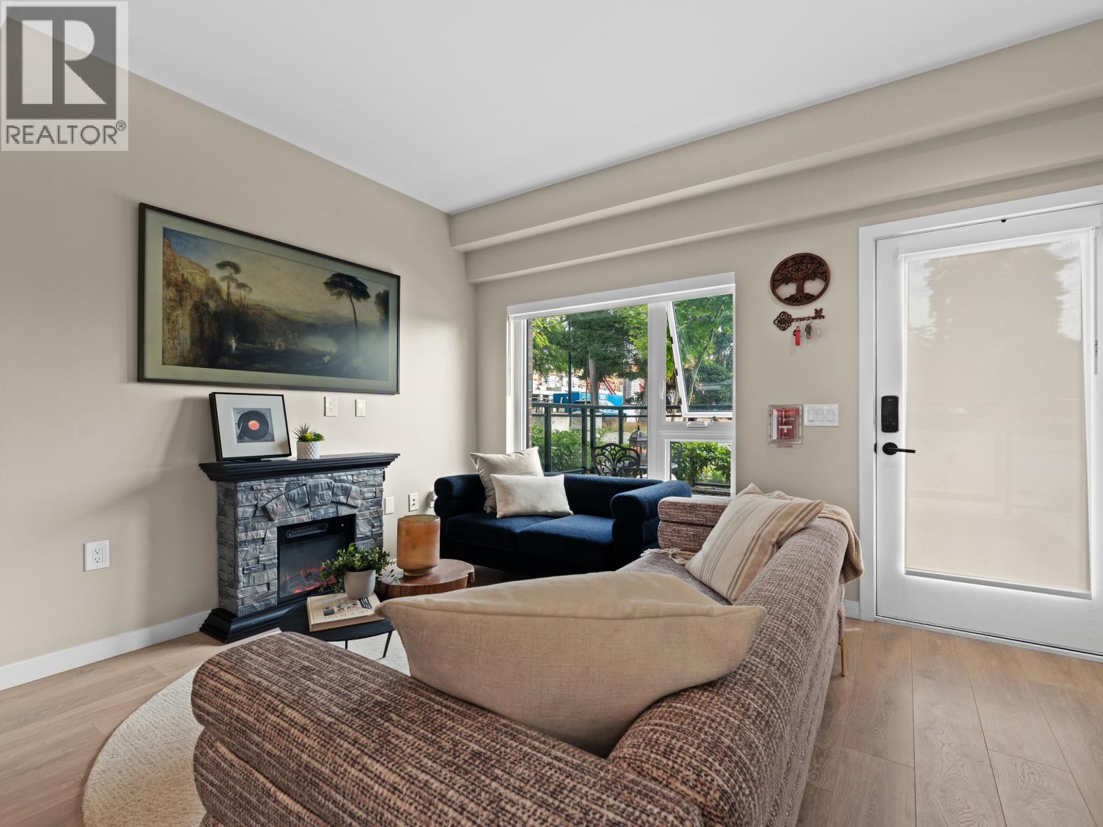 161 565 E 2ND STREET