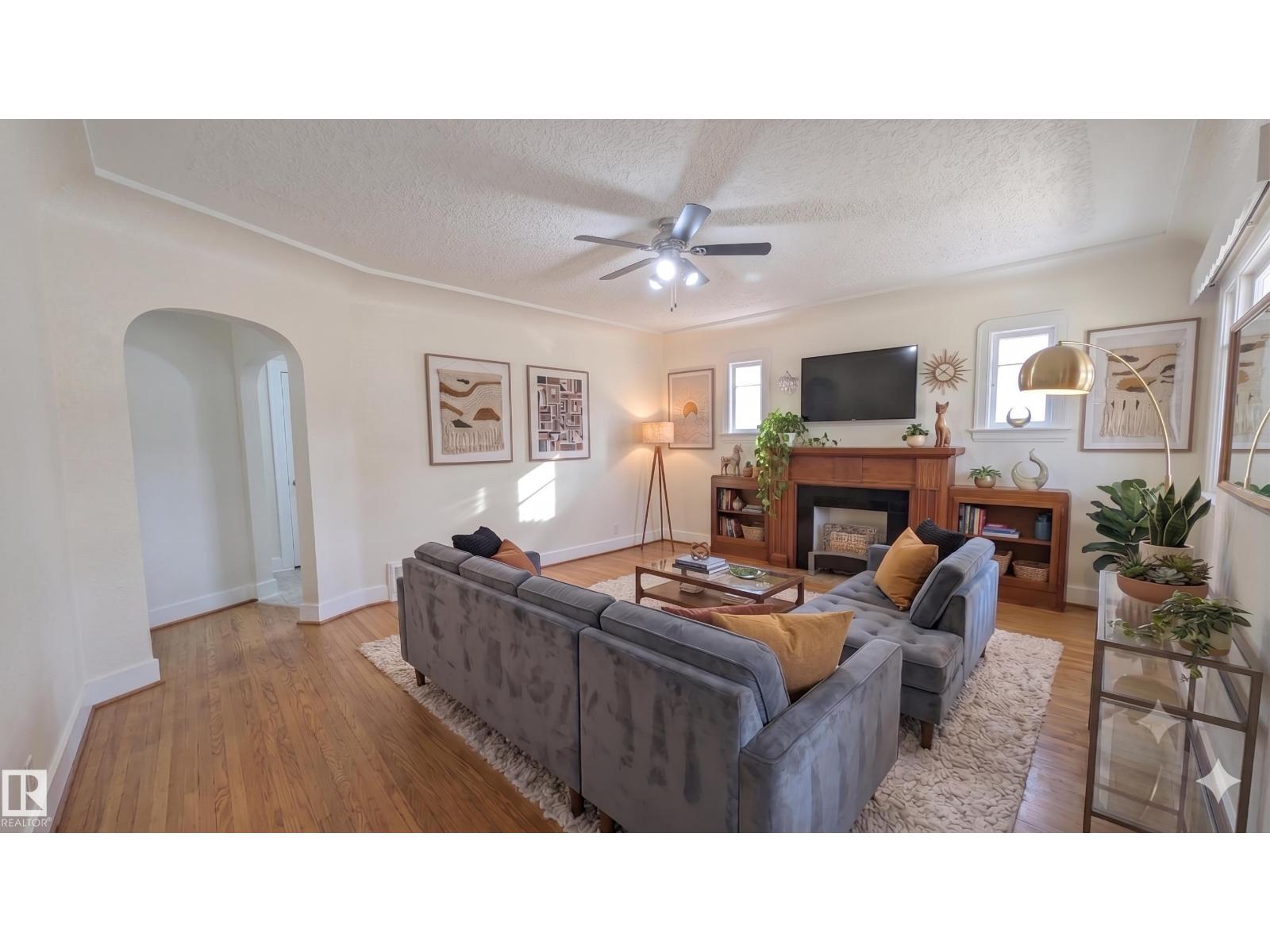 7611 112S AV NW