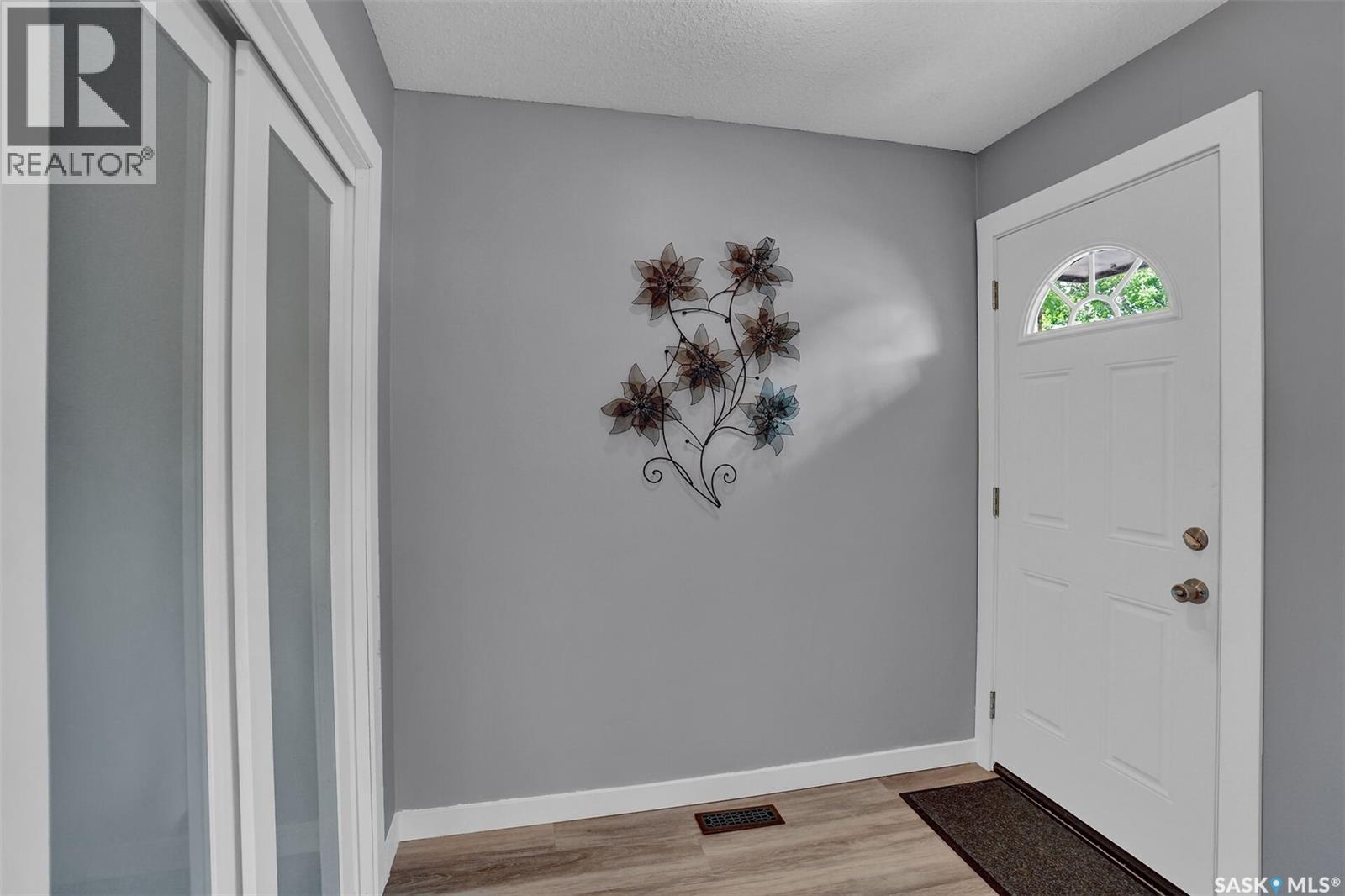 785 Bard CRESCENT N