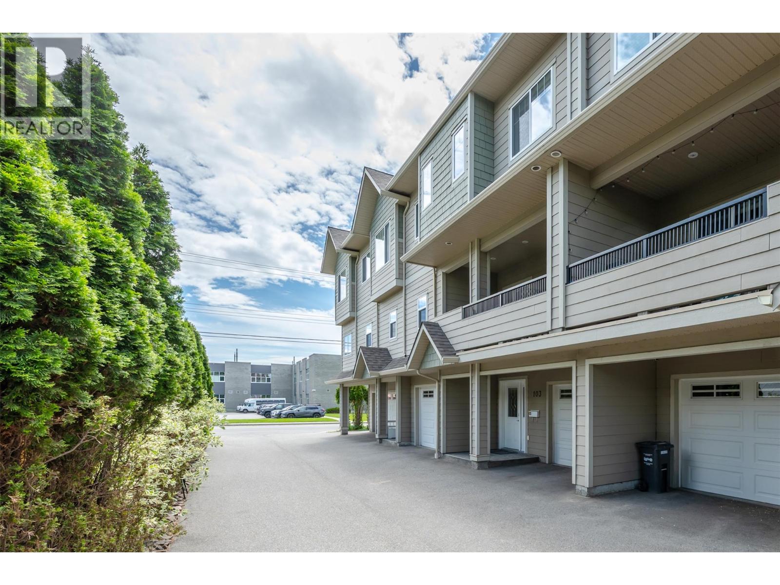 123 Green Avenue W Unit# 103