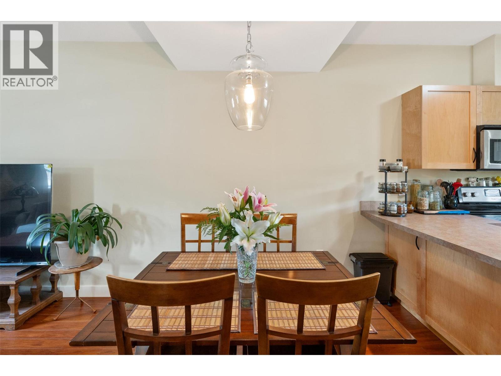 123 Green Avenue W Unit# 103