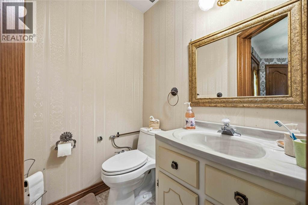 8 CRESTWOOD PLACE