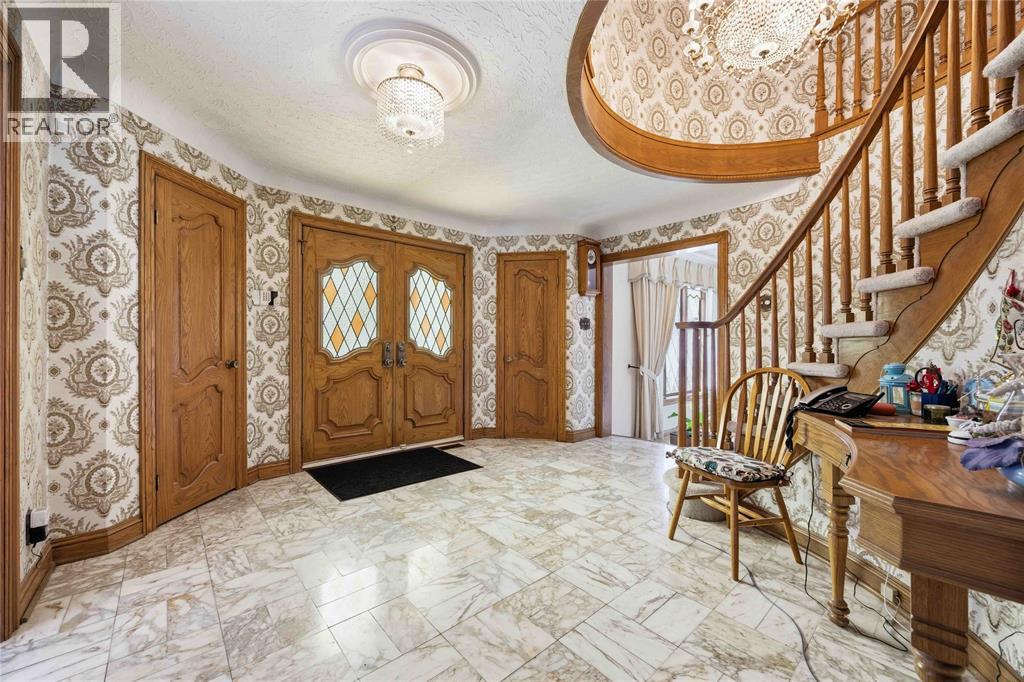 8 CRESTWOOD PLACE