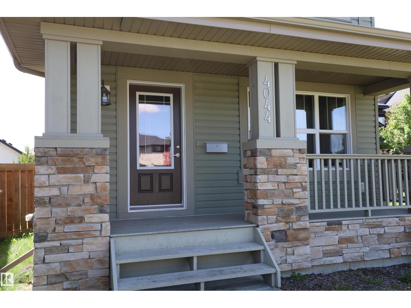 4044 ALEXANDER WY SW