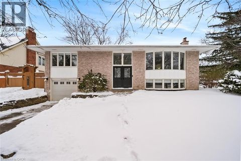 407 CANTERBURY Crescent Oakville ON L6J5K8