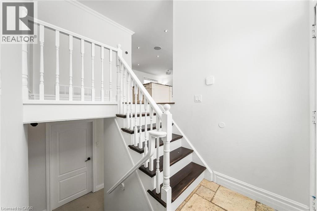 407 CANTERBURY Crescent